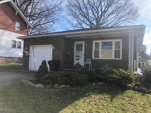 129 Baldwin St, Wadsworth, OH 44281 photo 1