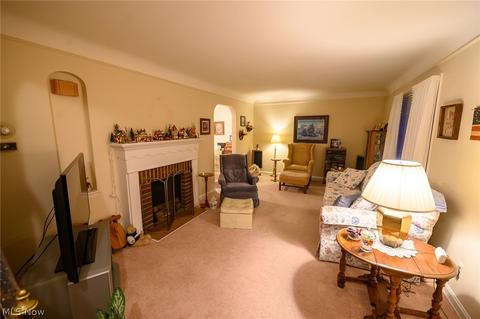 255 E 210th St, Euclid, OH 44123 photo 4