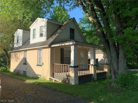 255 E 46 St, Lorain, OH 44052 photo 3