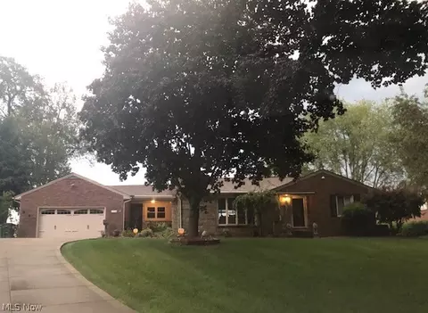 1836 Dunkeith Dr NW, Canton, OH 44708 photo 1