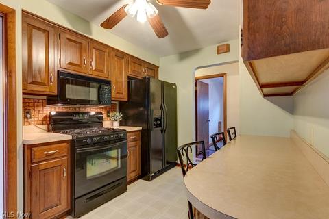 652 Glenhurst Rd, Willowick, OH 44095 photo 11