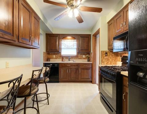 652 Glenhurst Rd, Willowick, OH 44095 photo 10