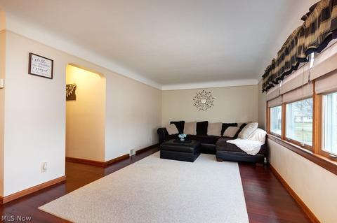 652 Glenhurst Rd, Willowick, OH 44095 photo 5
