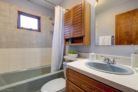 652 Glenhurst Rd, Willowick, OH 44095 photo 15