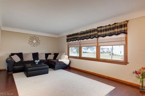 652 Glenhurst Rd, Willowick, OH 44095 photo 6