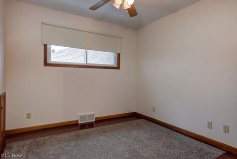652 Glenhurst Rd, Willowick, OH 44095 photo 13