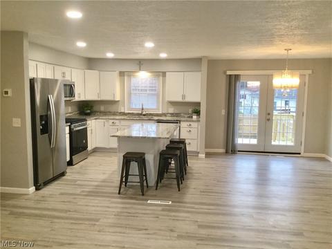 107 Dorset Ct, Elyria, OH 44035 photo 2