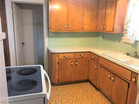 658 Patterson Ave, Akron, OH 44310 photo 6