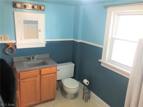 658 Patterson Ave, Akron, OH 44310 photo 10