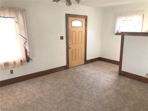 658 Patterson Ave, Akron, OH 44310 photo 2
