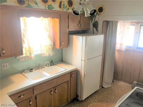 658 Patterson Ave, Akron, OH 44310 photo 7