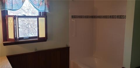 1018 Dayton St, Akron, OH 44310 photo 9