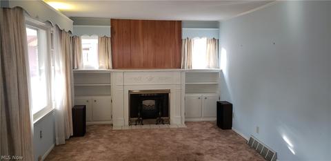 1018 Dayton St, Akron, OH 44310 photo 4