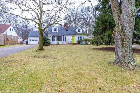 1035 Gulf Rd, Elyria, OH 44035 photo 2