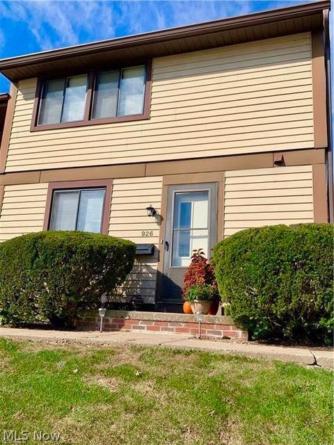 926 Hampton Ridge Dr, Akron, OH 44313 photo 1