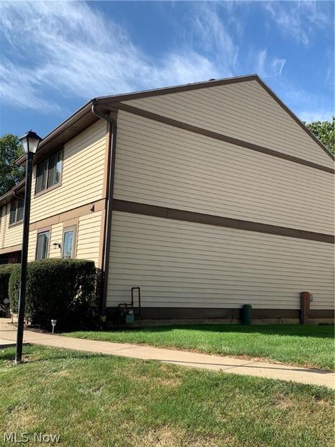 926 Hampton Ridge Dr, Akron, OH 44313 photo 17