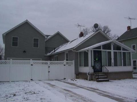 2324 E 30th St, Lorain, OH 44055 photo 1