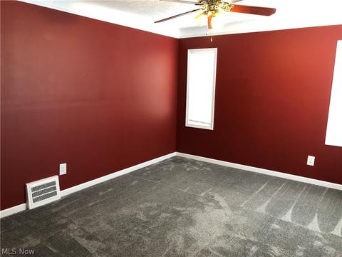 5015 Maplecrest Ave, Parma, OH 44134 photo 4