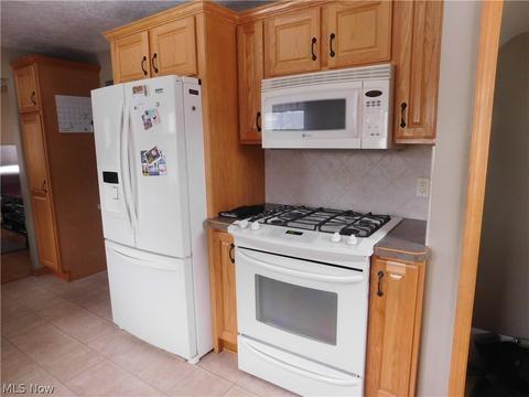 144 Marseilles Ave, Elyria, OH 44035 photo 6