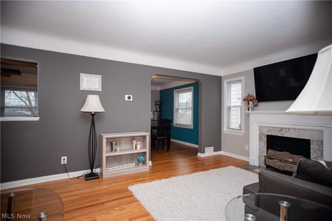 8102 Ackley Rd, Parma, OH 44129 photo 6