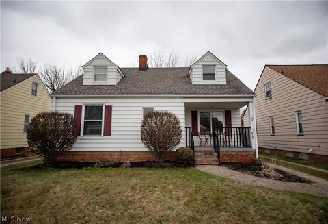 8102 Ackley Rd, Parma, OH 44129 photo 2