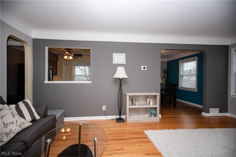8102 Ackley Rd, Parma, OH 44129 photo 5