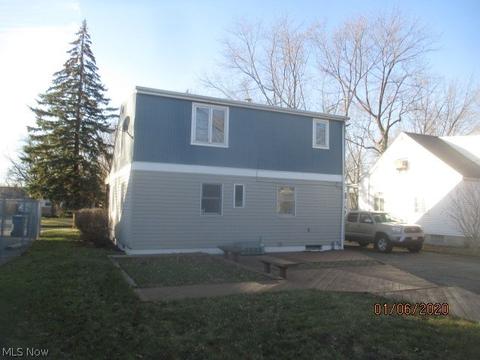 1605 Cedar Dr, Lorain, OH 44052 photo 2