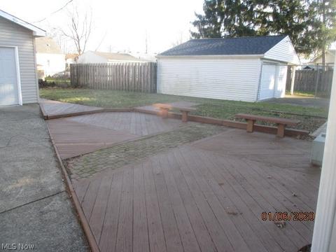 1605 Cedar Dr, Lorain, OH 44052 photo 4