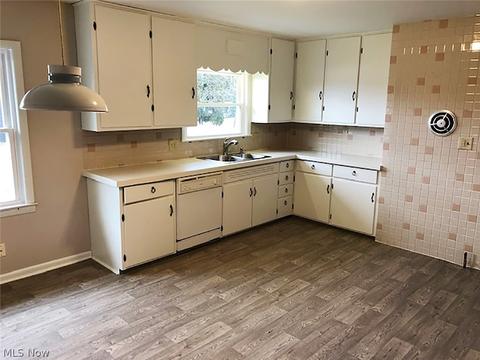 925 E 1st St, Minerva, OH 44657 photo 3