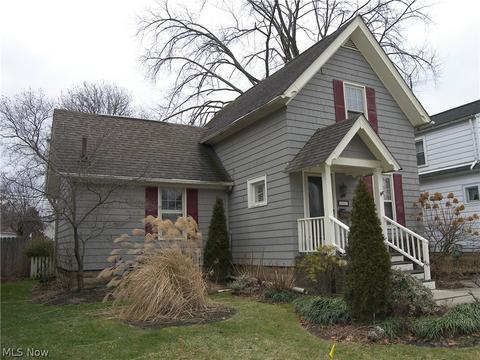 307 Olive St, Elyria, OH 44035 photo 2