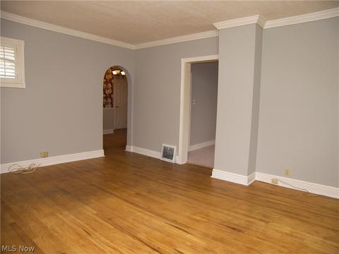 307 Olive St, Elyria, OH 44035 photo 5