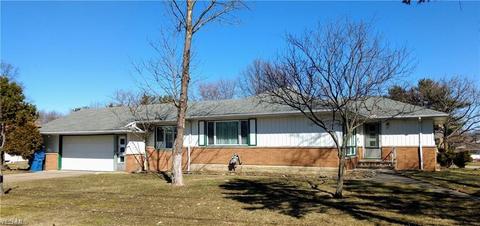 2302 Hillcrest Ln, Parma, OH 44134 photo 1