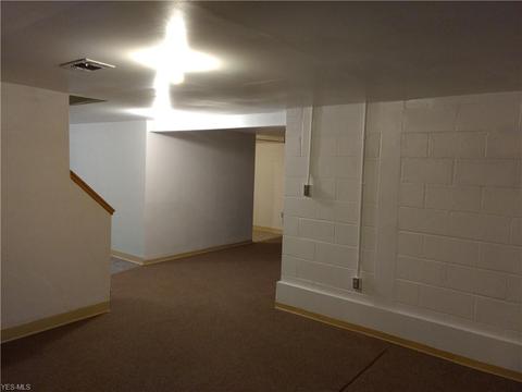 2302 Hillcrest Ln, Parma, OH 44134 photo 12