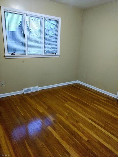 2302 Hillcrest Ln, Parma, OH 44134 photo 8