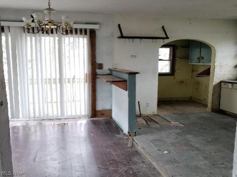 844 Carlysle St, Akron, OH 44310 photo 8