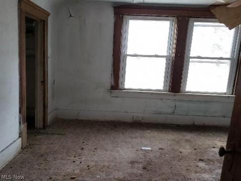 844 Carlysle St, Akron, OH 44310 photo 6