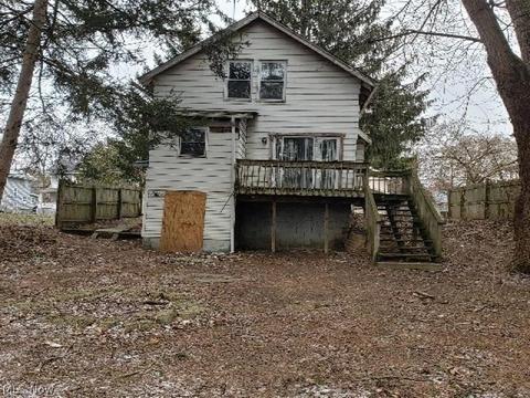 844 Carlysle St, Akron, OH 44310 photo 3