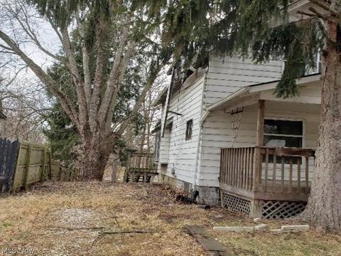 844 Carlysle St, Akron, OH 44310 photo 10
