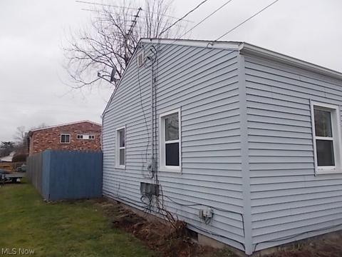 218 Franklin Ave, Elyria, OH 44035 photo 2