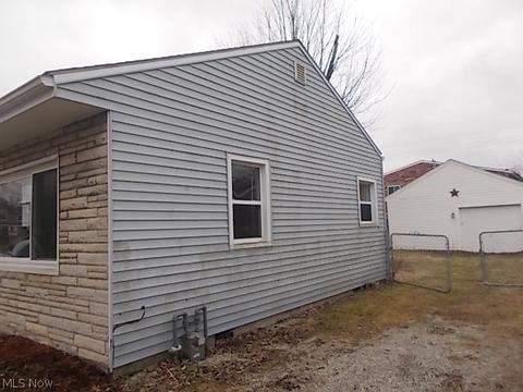 218 Franklin Ave, Elyria, OH 44035 photo 3
