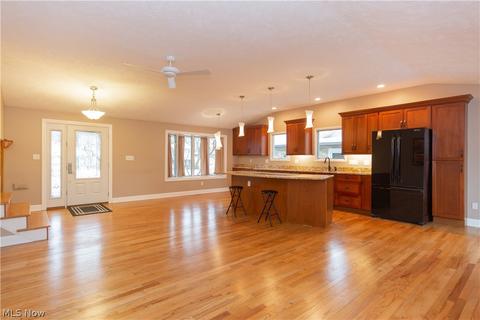 2247 Augustine Dr, Parma, OH 44134 photo 5