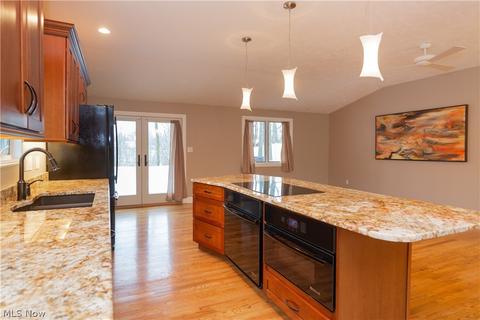 2247 Augustine Dr, Parma, OH 44134 photo 7