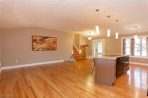 2247 Augustine Dr, Parma, OH 44134 photo 6