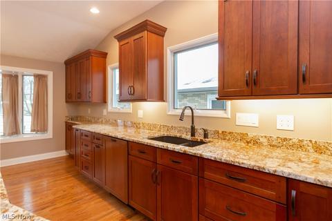 2247 Augustine Dr, Parma, OH 44134 photo 9