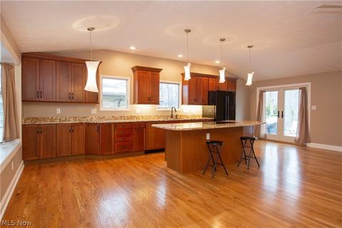 2247 Augustine Dr, Parma, OH 44134 photo 3