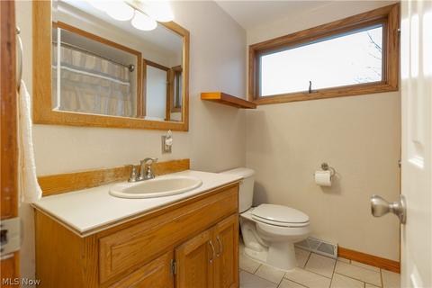 2247 Augustine Dr, Parma, OH 44134 photo 12