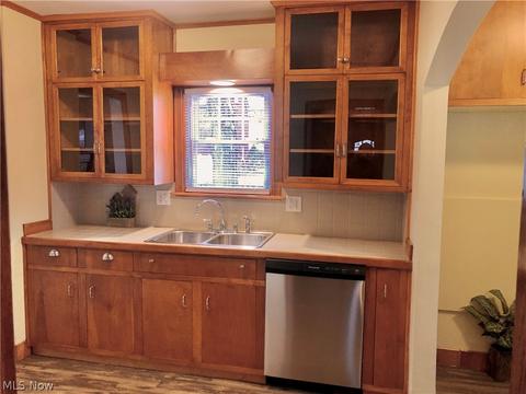 474 Sunset View Dr, Akron, OH 44320 photo 9
