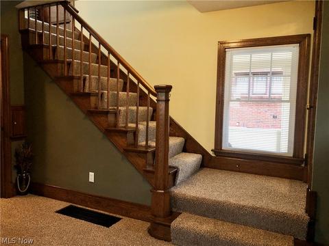 474 Sunset View Dr, Akron, OH 44320 photo 4