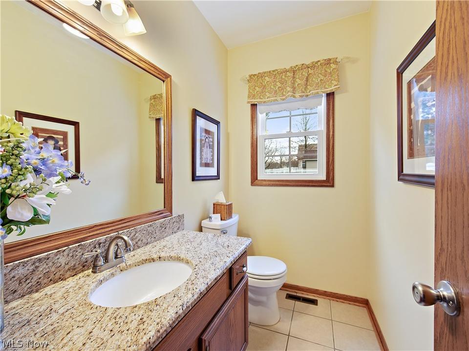  471 Bobwhite Trl, Akron, OH 44319 photo 18