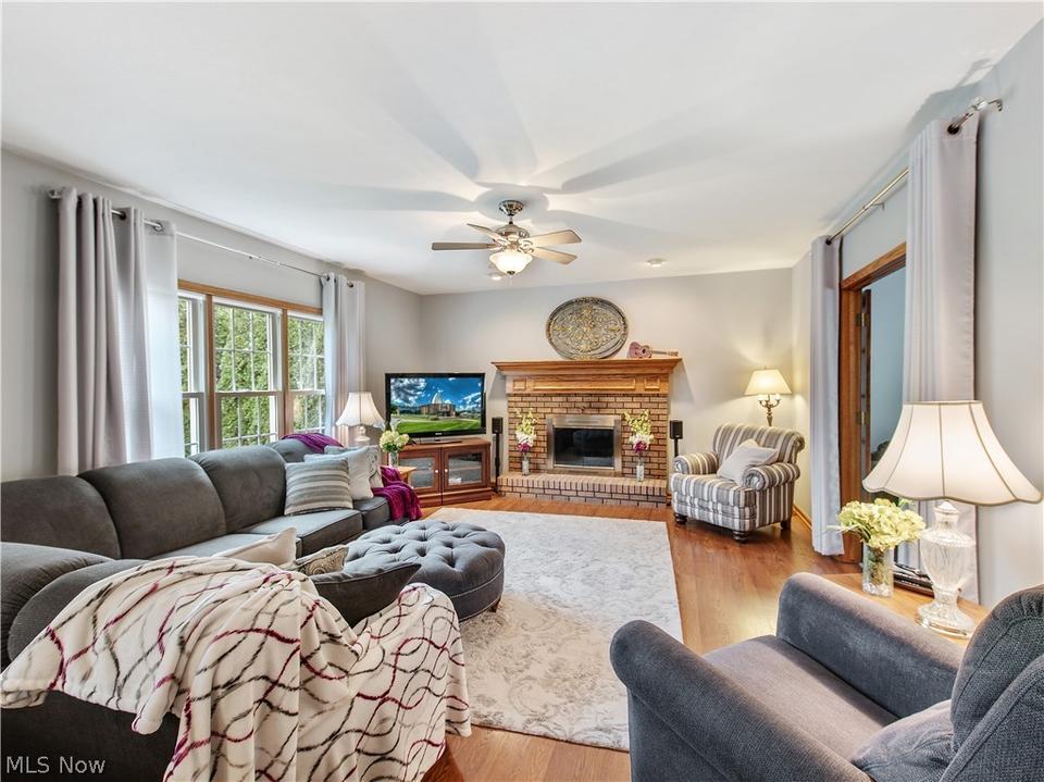  471 Bobwhite Trl, Akron, OH 44319 photo 10